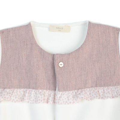 Camisola para bebé branca com gola rosa e detalhe floral
