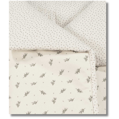 Cobertor ou edredão bege claro com padrão de flores pequenas e pontos castanhos