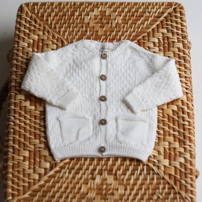 Casaco tricotado em lã merino pérola | COSY Wedoble