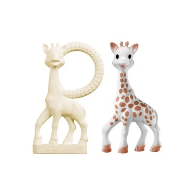 Dois brinquedos de girafa para bebés, um creme com forma de anel e outro branco com manchas castanhas