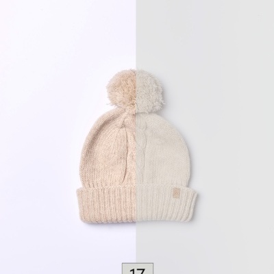 Gorro com pompom tricotado em lã merino cinzento | WEDOBLE PLAY