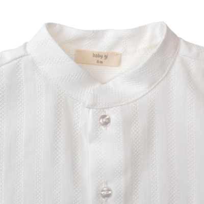 Camisola de bebé branca com padrão riscado e botões pearlizados