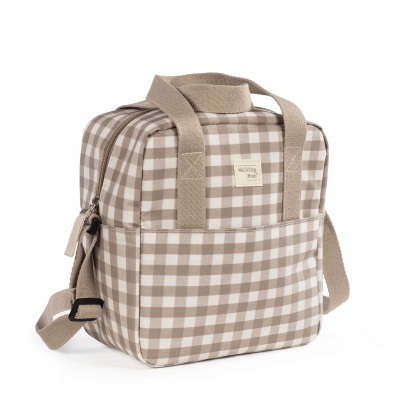 Mochila bege e branca xadrez com várias alças e bolso frontal