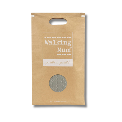 Saco de papel castanho com texto e recorte circular mostrando tecido cinzento de padrão com pontos.