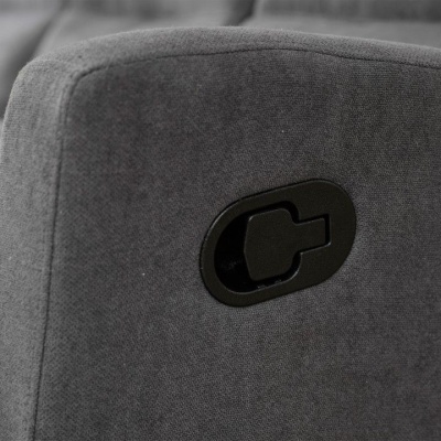 Braço de sofá cinzento com botão preto embutido