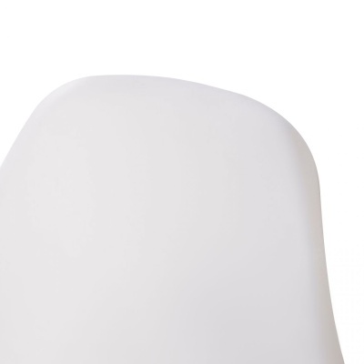 Encosto de cadeira branco liso e curvado