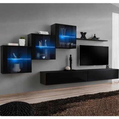 Móvel de parede moderno preto com armários suspensos em vidro iluminado por luz azul e televisão montada numa parede