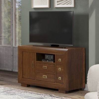 Móvel de madeira castanha escura com gavetas, televisão preta e parede verde