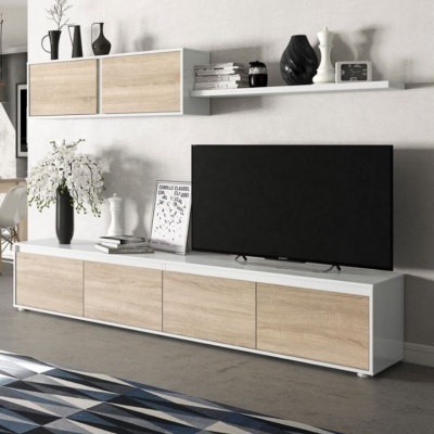 Móvel para sala com televisão, decoração e portas de madeira clara