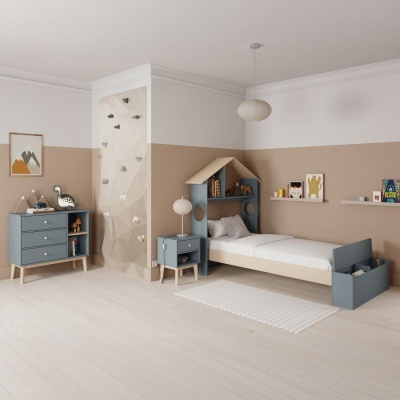 Quarto infantil com cama e mobília azul-acinzentada e parede de escalada