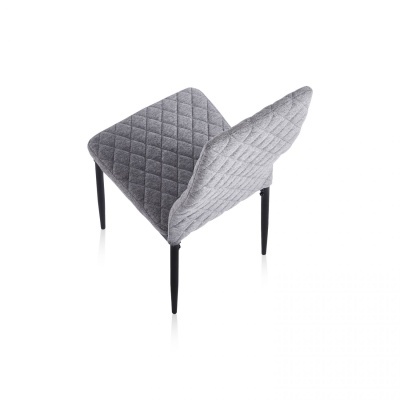 Cadeira cinzenta acolchoada com pernas pretas