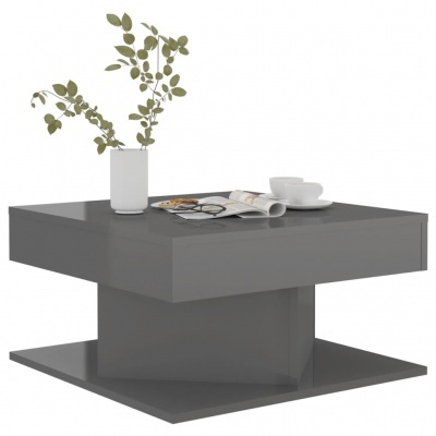 Mesa de centro quadrada cinza escuro com decoração, incluindo vaso branco, chávena, pratos e revista.