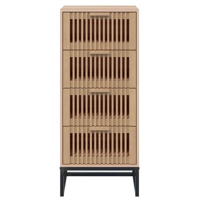 Móvel alto com quatro gavetas em madeira clara com frisos verticais e base preta