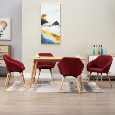 Conjunto de mesa de jantar com cadeiras vermelhas estofadas e tapete cinza com padrão geométrico
