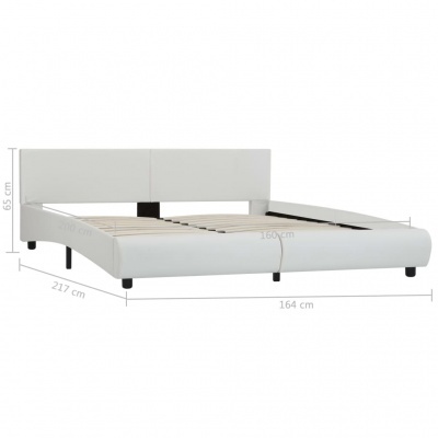 Cama de casal branca estofada com cabeceira e medidas indicadas em centímetros.