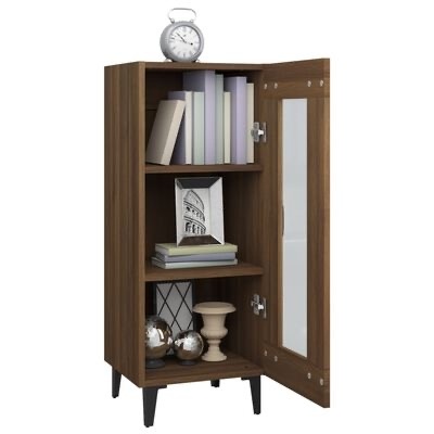 Móvel castanho com prateleiras, porta de espelho e objetos decorativos