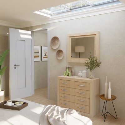 Cômoda de madeira clara com espelho e decoração em quarto iluminado por luz natural