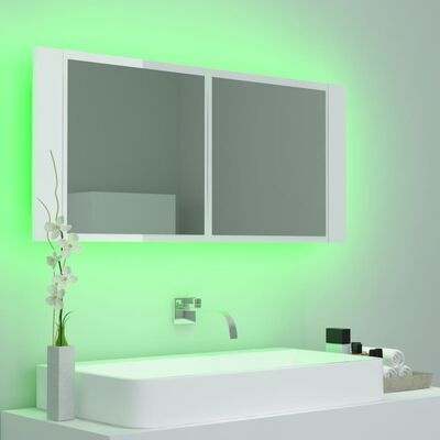 Espelho de casa de banho com iluminação verde sobre lavatório branco