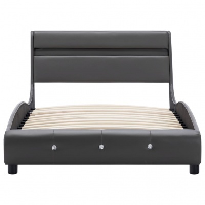 Cama estofada preta com cabeceira almofadada e ripas de madeira