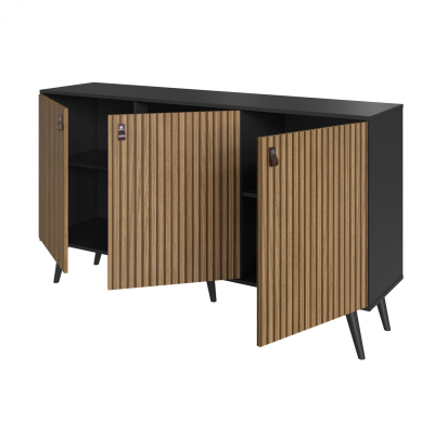 Aparador preto com portas de madeira texturizada e prateleiras internas