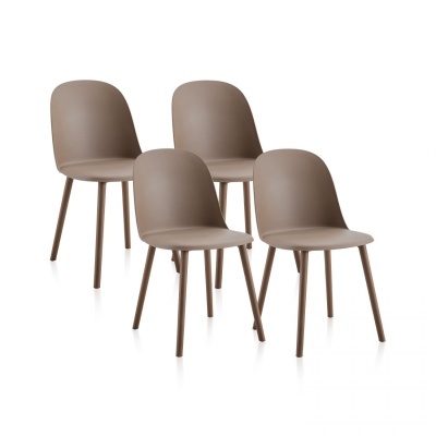 Conjunto de quatro cadeiras castanhas modernas em fundo branco
