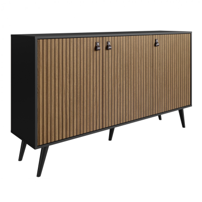 Aparador com portas de madeira ranhuradas e estrutura preta