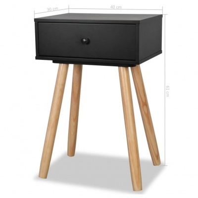 Mesa de cabeceira preta com pés em madeira clara e gaveta com botão