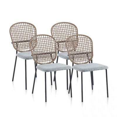 Quatro cadeiras com assentos cinzentos e encostos em padrão de rede castanho