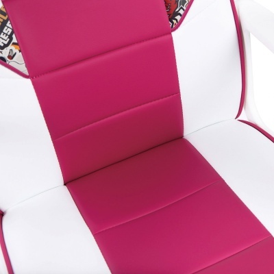 Cadeira almofadada vermelha, branca e rosa com padrão de desenhos animados