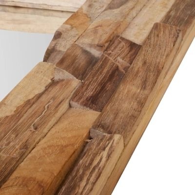 Detalhe de móvel em madeira com várias texturas e tons castanhos