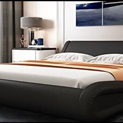 Cama estofada preta moderna com colchão branco e cobertor pêssego em quarto contemporâneo