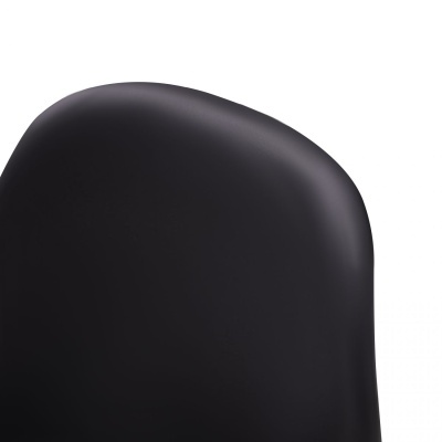Encosto de cadeira preto com formato arredondado