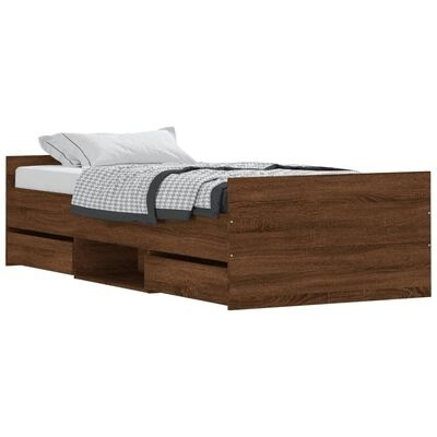 Cama individual em madeira castanha escura com roupa de cama xadrez azul e branco