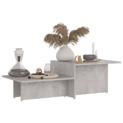 Mesa de centro cinza com decoração minimalista e materiais naturais e vidro.