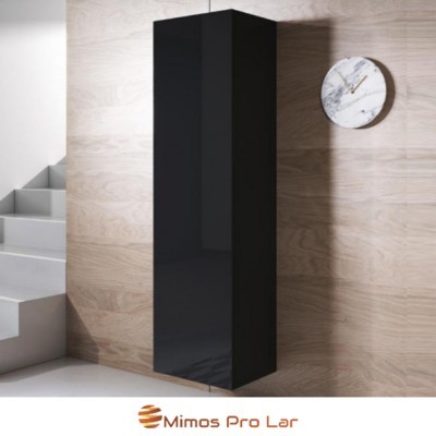 Móvel de parede preto brilhante ao lado de escadas e relógio de parede