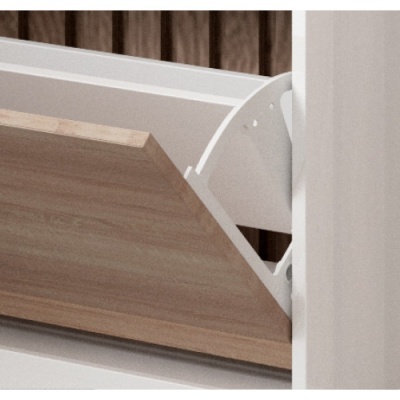 Gaveta ou prateleira de móvel branco com madeira clara aberta