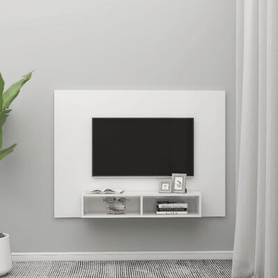 Painel branco com televisão preta de ecrã plano e prateleira com objetos decorativos numa sala moderna
