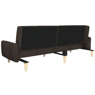 Sofá castanho com pernas de madeira clara sobre fundo branco