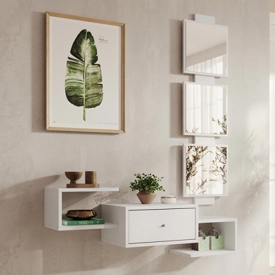 Móvel de parede branco com prateleiras e gaveta, espelhos quadrados e imagem de folha emoldurada num ambiente cinza