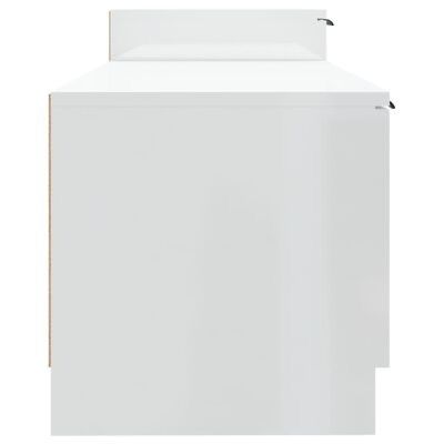 Móvel de cozinha branco com duas portas e puxadores pretos