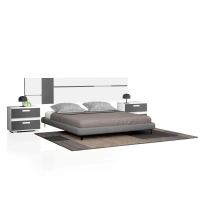 quarto com cama cinza e branca, mesas de cabeceira cinzentas e brancas, almofadas cinzentas e lâmpadas pretas