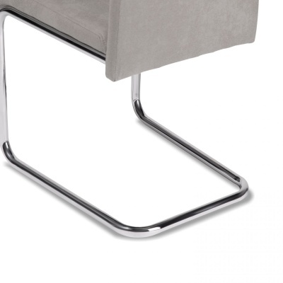 Cadeira cinzenta com estrutura metálica cromada