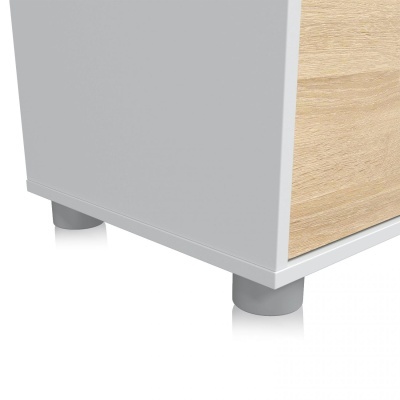 Base de móvel branco com painel de madeira clara e pés cilíndricos cinza