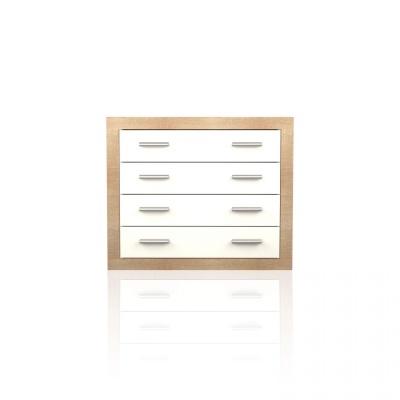 Cómoda branca com estrutura de madeira clara e quatro gavetas com puxadores metálicos