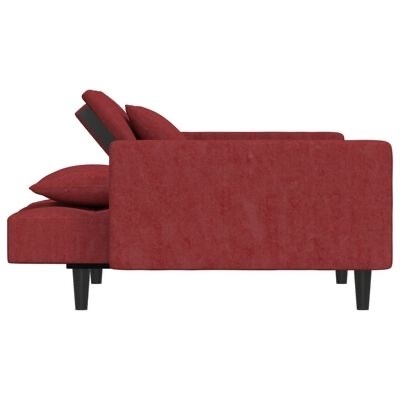 Sofá vermelho em tecido com almofadas e pés pretos