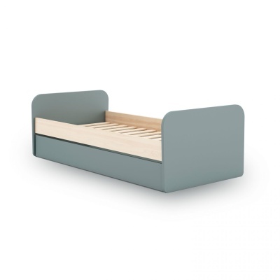 Cama individual cinza azulado com ripas em madeira clara e design minimalista