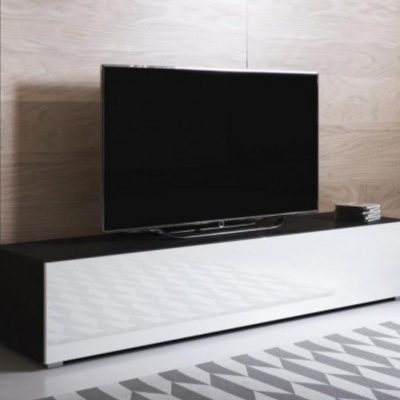 Móvel de TV preto e branco com televisão e chão geométrico cinza