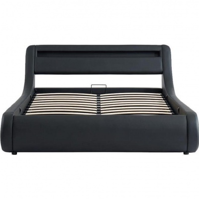 Cama de casal preta com estrutura estofada e ripas de madeira visíveis na base