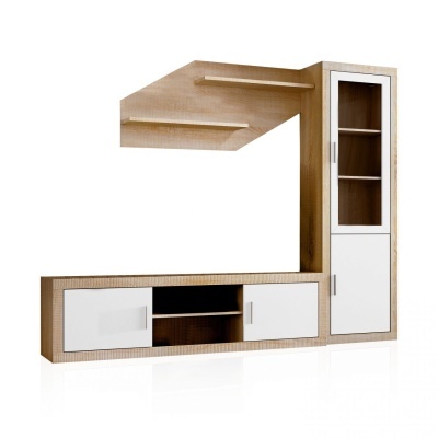 Móvel de sala em madeira clara com portas brancas e prateleiras