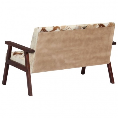 Sofá de duas gavetas com estofado bege e padrão de folhas, estrutura de madeira escura